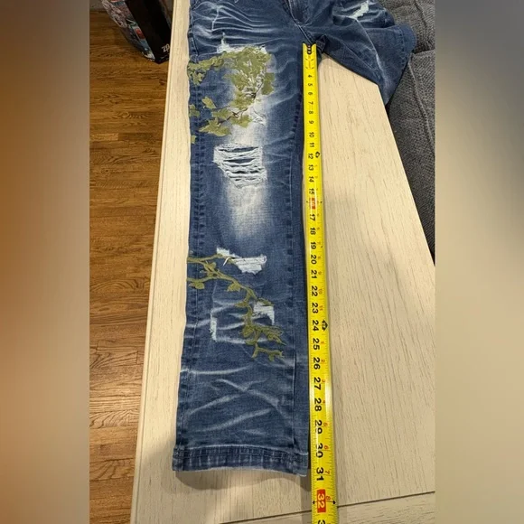 Stylish Blue Jeans with Olive Embroidered Accents - Picture 5 of 16